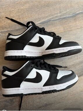 Nike Kids Black & White Low-Top Sneakers
